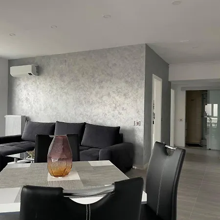 Apartmán Unique Penthouse Lakeview W19 *