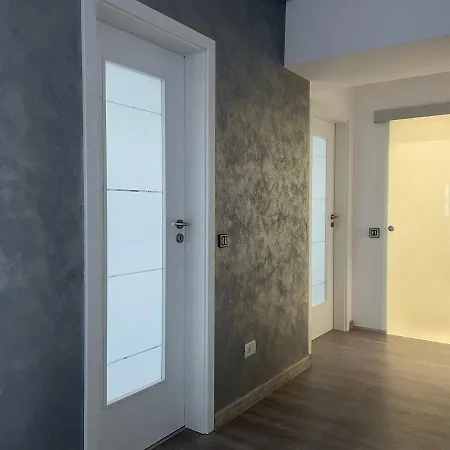 Unique Penthouse Lakeview W19