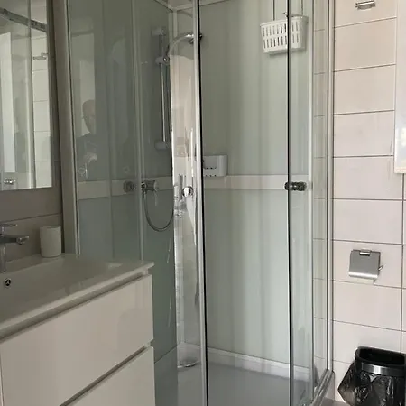 Unique Penthouse Lakeview W19 דירה