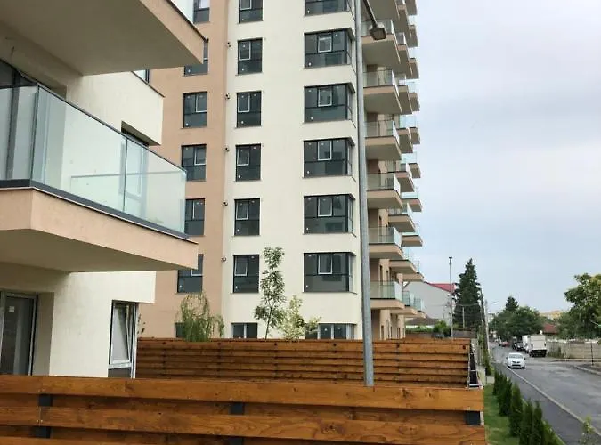 Unique Penthouse Lakeview W19