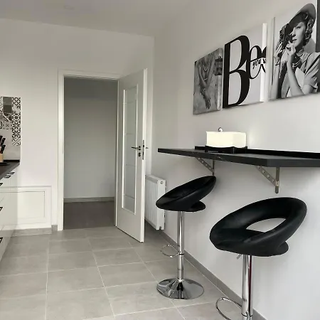 Апартаменти Unique Penthouse Lakeview W19