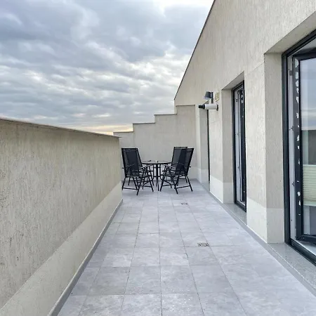 아파트 Unique Penthouse Lakeview W19 *