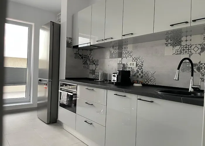 Unique Penthouse Lakeview W19