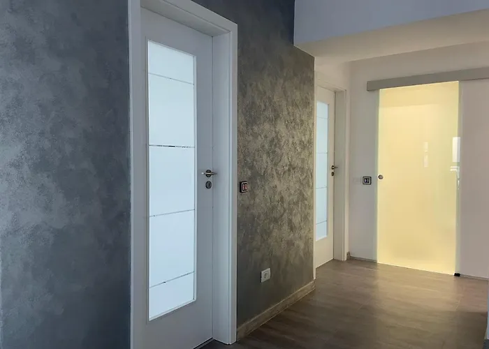 Unique Penthouse Lakeview W19